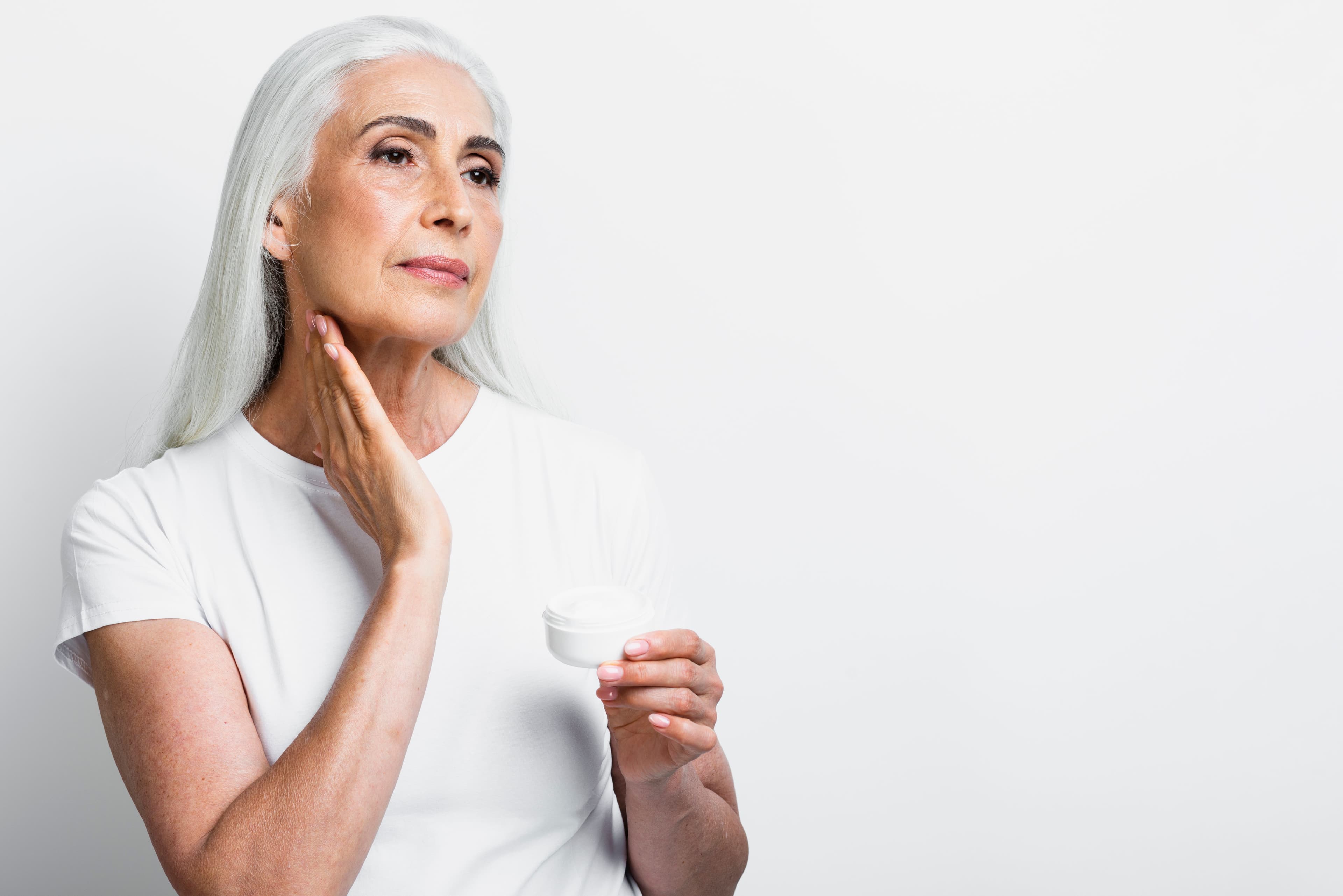 Transform Your Skin: How Retinol Body Cream Reverses Aging for Seniors